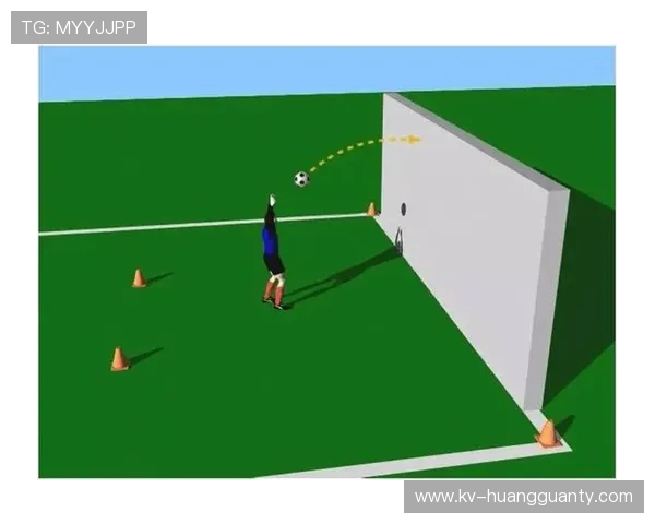 手抛球规则：何时必须用手抛而非脚踢，裁判如何判罚违规掷界外球