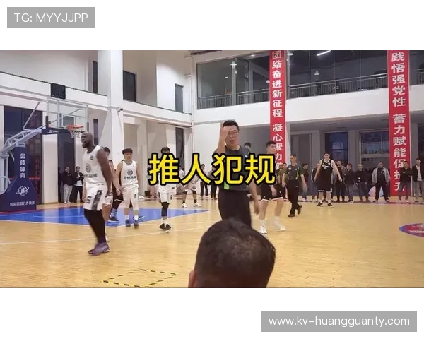 篮球新手如何判定拉人犯规的正确判罚方法？
